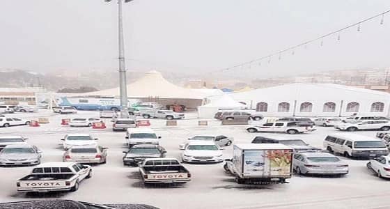 بالفيديو والصور.. " بللحمر وبللسمر " تتوشح بالأبيض عقب تساقط البرد