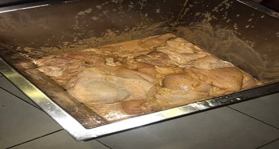 بالصور.. أمانة المدينة تضبط مواد غذائية غير صالحة بقباء