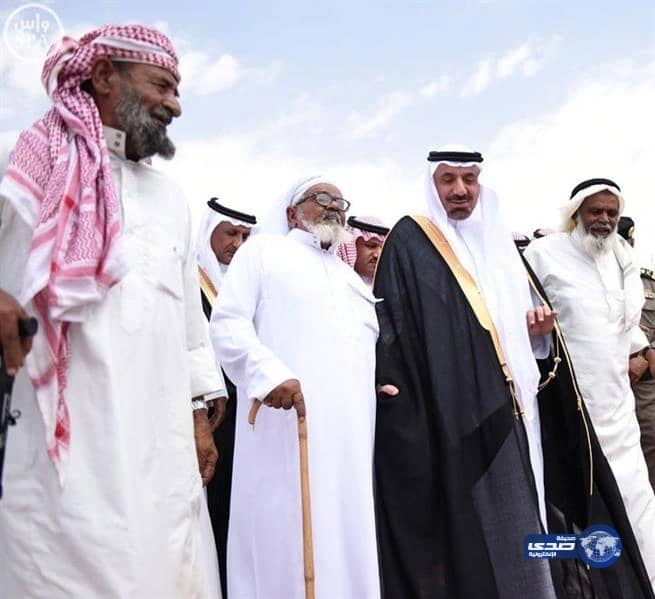 بالصور.. أمير نجران ينقل تعازي القيادة لأسرة "آل قفلة".. ويؤكد: أسر الشهداء الذين زرتهم يطلبون التهنئة بدل التعزية