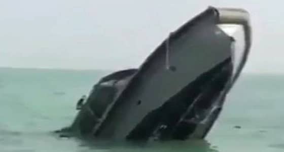 بالفيديو.. غرق زورق تابع للقوات البحرية الكويتية