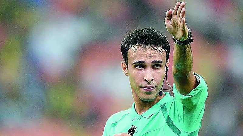 الطريس حكمًا لمباراة الهلال والتعاون