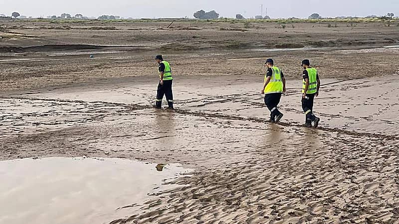 مدني صبيا ينتشل جثة شخص غرق في مجرى سيل بقرية الكنانية