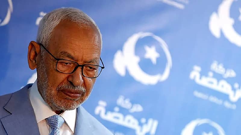 نقل الغنوشي إلى المستشفى