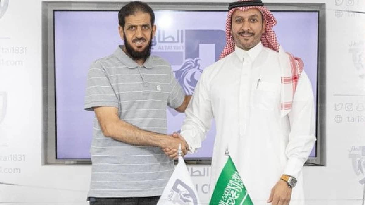الطائي يعلن تعاقده رسمياً مع المدرب الوطني خليل المهنا .. صور