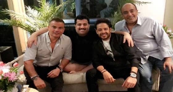 بمقر إقامته بالقاهرة.. " آل الشيخ " بصحبة عمرو دياب وحماقي