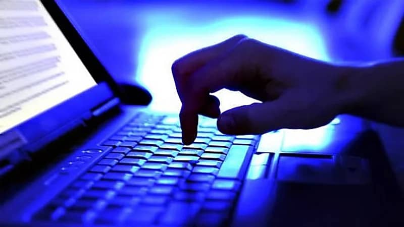 بالفيديو.. عقوبات نظامية تنتظر المناشدين بسداد الفواتير وطلاب الحاجات عبر تويتر