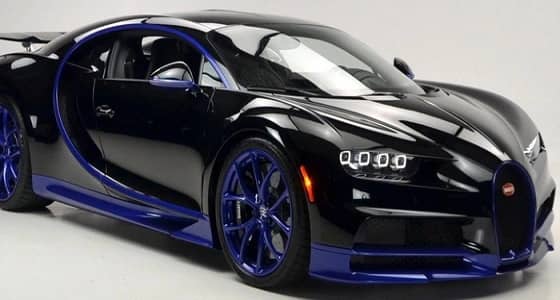 وصول بوجاتي شيرون للولايات المتحدة باللونين الأسود والأزرق