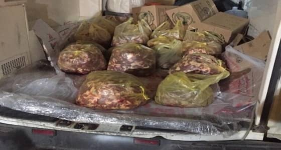 الإطاحة بعمالة وافدة نقلت 340 كيلو لحوم فاسدة للدواسر