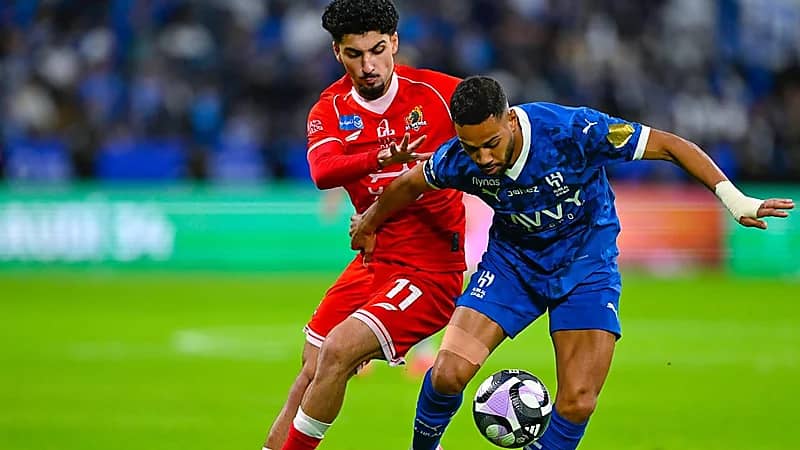 المسابقات تجري محادثات لنقل مباراة الهلال والوحدة