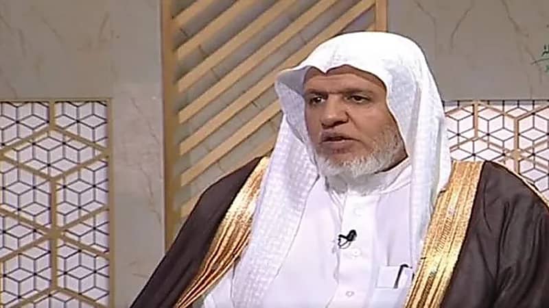 حكم وضع الأحذية في السيارة لدفع العين والمصحف لحفظها .. فيديو