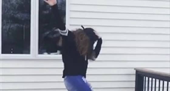 بالفيديو.. نهاية مروعة لفتاة وهي تقلد رقصة مايكل جاكسون