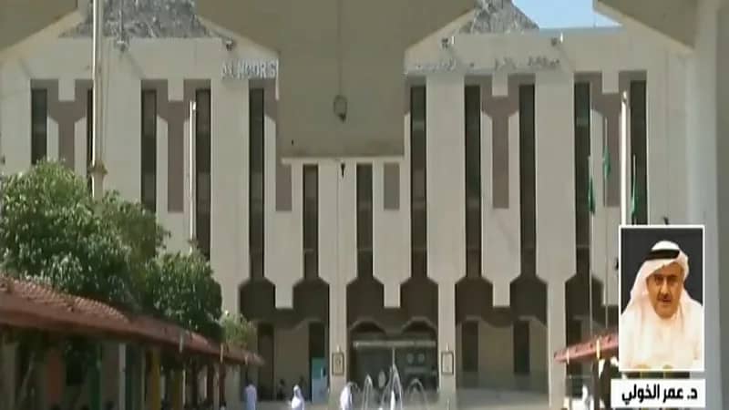 محامي: السجن 10 سنوات والغرامة لمن يعتدي على الموظف العام في مقر عمله "فيديو" 