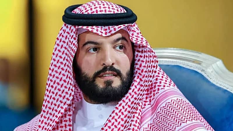 فهد بن نافل في طريقه إلى باريس لحسم صفقة جديدة للهلال