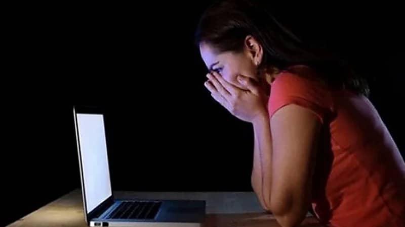 موقع إباحي يسرق صور فتيات وينشئ لهن ملفات إباحية