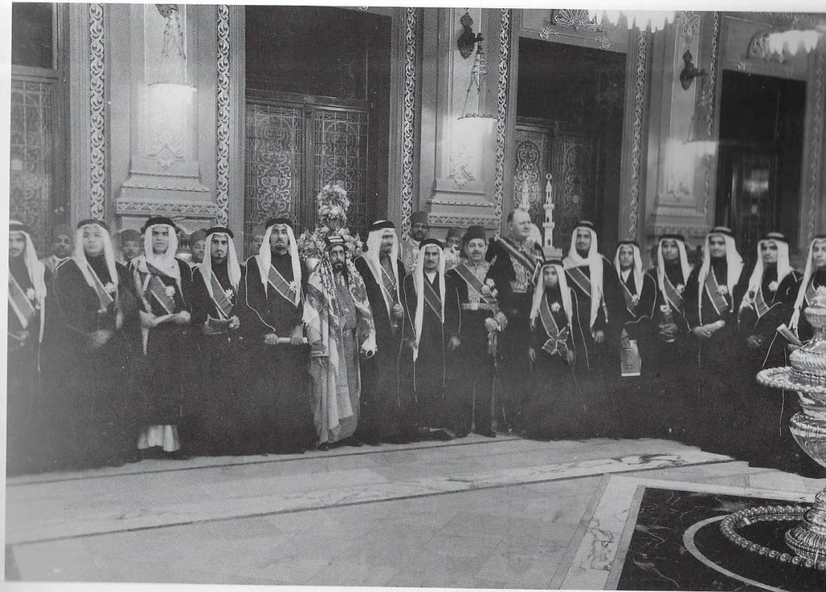 بالصور.. إغلاق المداخل بالواجهة البحرية في الخبر 