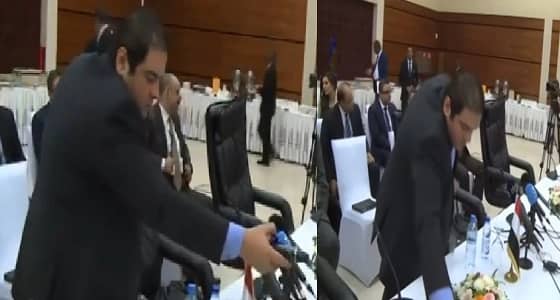 بالفيديو.. الوفد المصري يلقي ميكروفون " الجزيرة " بعيدًا