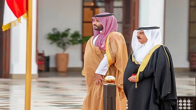 شاهد.. طفل بحريني يرحّب بولي العهد:"عاش عاش بو سلمان"