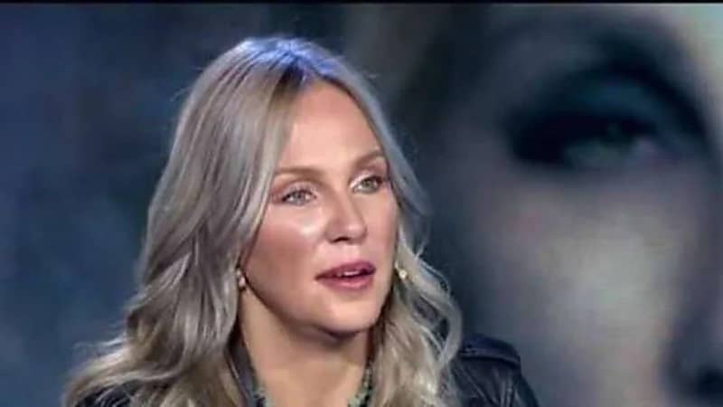 هجوم حاد من شيرين رضا على سيدة تخلت عن كلبها بأحد الأسواق 