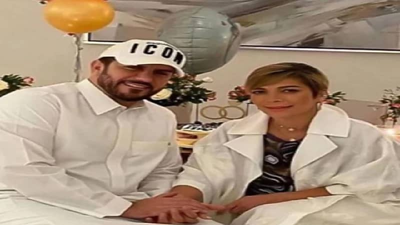 أصالة تلتقط صورة رومانسية مع زوجها فائق حسن