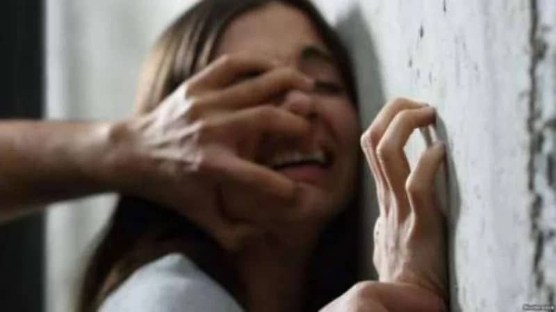 معلم يغتصب 18 طالبة ابتدائية