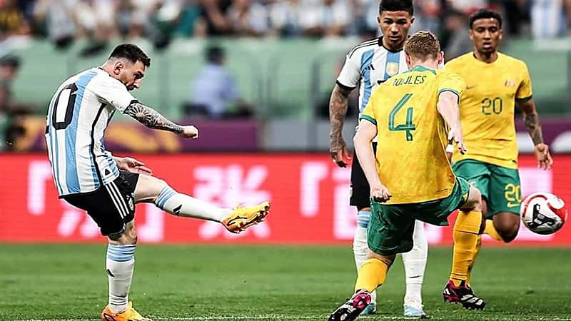 الأرجنتين تفوز على أستراليا بثنائية نظيفة 