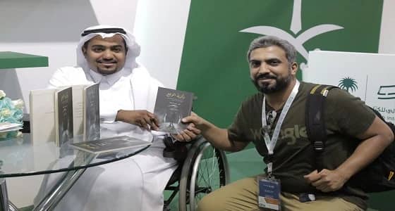 بالصور.. " حركية " تهني منسوبها فارس آل قفلة بأصدار " ذاكرة الوجع "