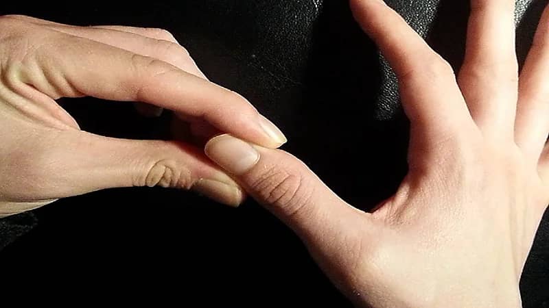 تدليك أصابع اليد للتخلص من التوتر