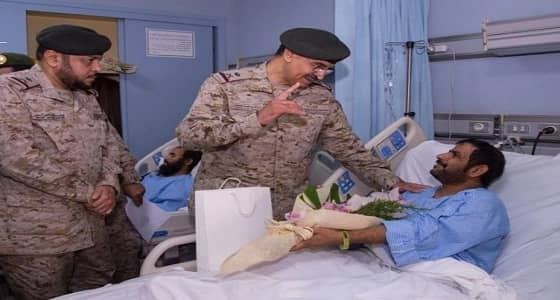 بالصور.. قائد قوة الصواريخ يشيد بمصابي " عاصفة الحزم " في الحد الجنوبي