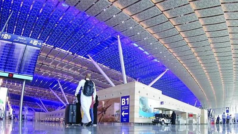 مطار الملك عبدالعزيز يوضح الأموال والمواد التي يجب الإفصاح عنها