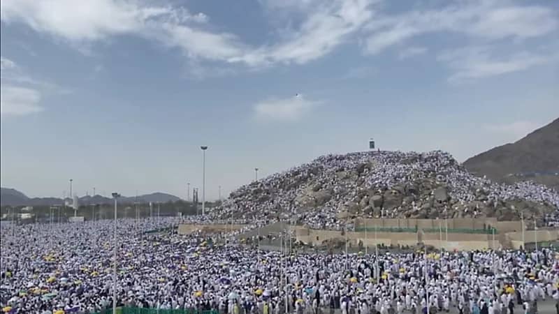فيديو.. مشاهد مهيبة من حركة الحجاج وتنقلهم في مشعر عرفات قبيل البدء في النفرة