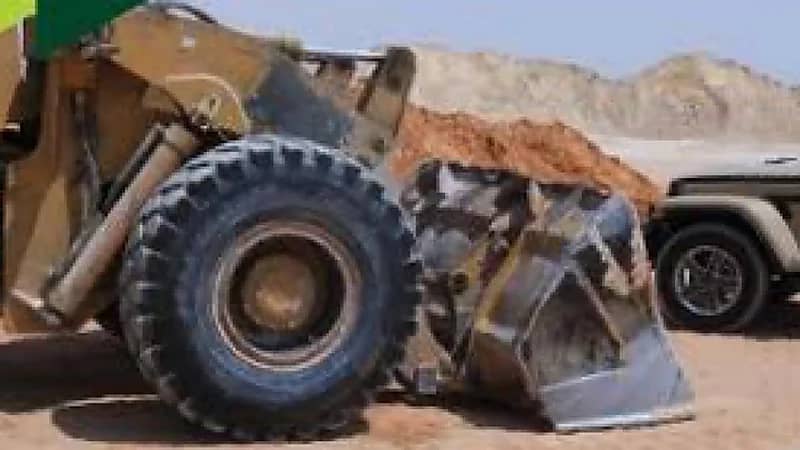 ضبط مقيم لاستغلاله الرواسب دون ترخيص في تبوك