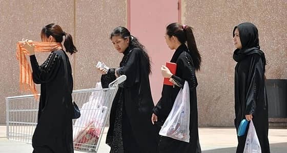 " العمل " تدرس رفع رواتب العاملات الفلبينيات إلى 1700 ريال