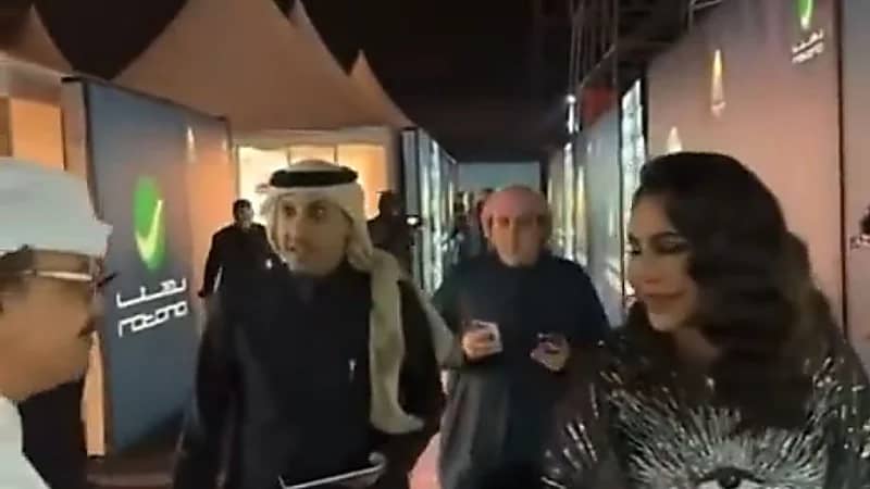 بالفيديو.. لحظة ارتباك الفنانة أحلام من شبيه طلال مداح
