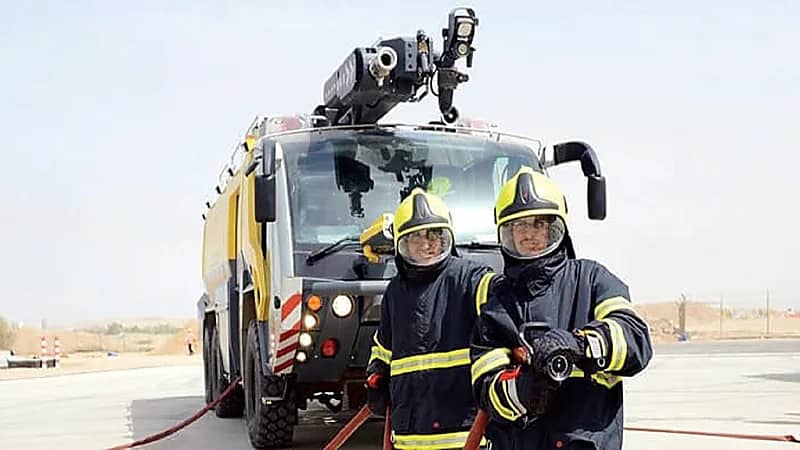 مراكز إطفاء المطارات تشترط عدم إيقاف الخدمات للتقدم للوظائف