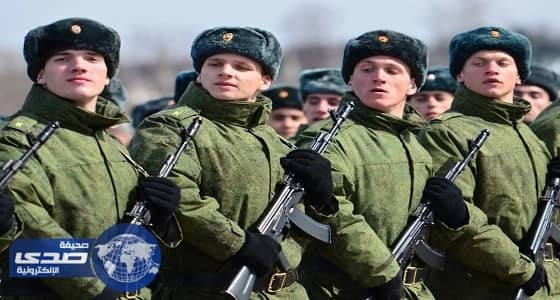 جندي روسي يقتل 3 من زملائه ويفر