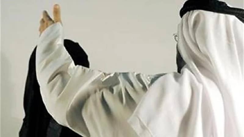 رجل يسيء لشرف طليقته ويهدد بقتل والدها