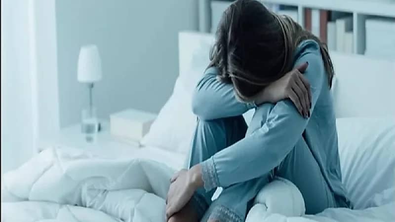 أطباء : "العناق" يعالج الأرق ويساهم في إنقاص الوزن