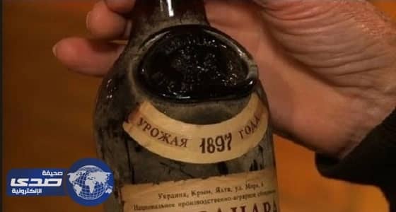 مواطن يدعي مكافأة فندق له بزجاجة خمر على أمانته