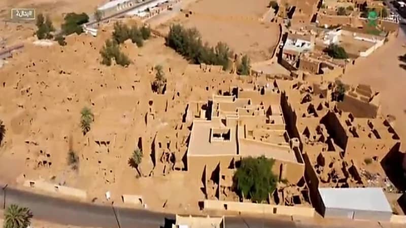 بالفيديو.. قصة وقف الملك المؤسس لبناء جامع ومدرسة بالمجمعة