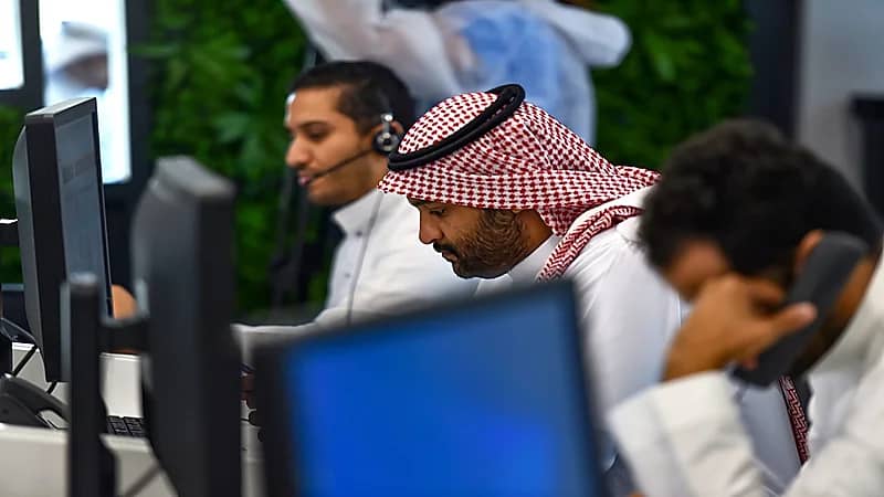 أكثر من 5 آلاف أجنبيًا غادروا القطاعين الخاص والحكومي