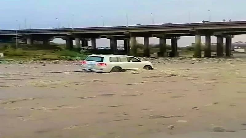 أول تحرك من إمارة جازان بشأن قائد مركبة تعمد عبور الأودية أثناء جريانها