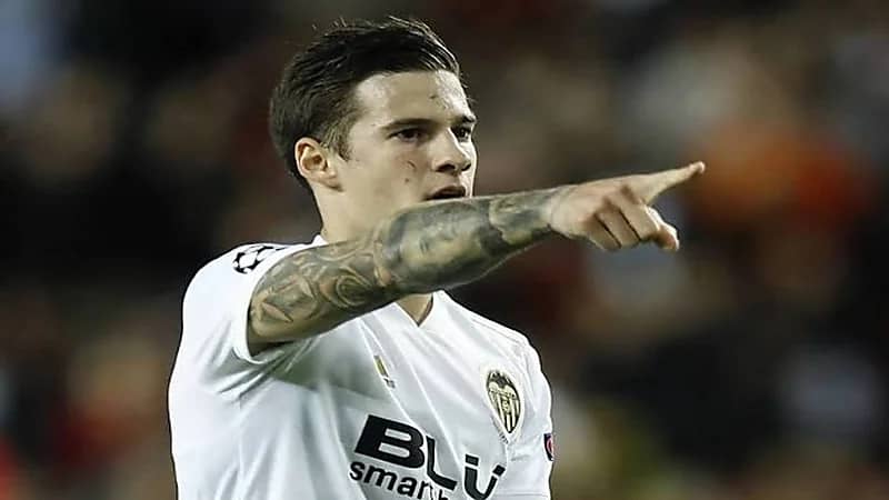 سانتي مينا يدعم صفوف الشباب