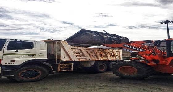 بالصور.. أمانة عسير تنتهي من إزالة المخالفات في عقبة ضلع