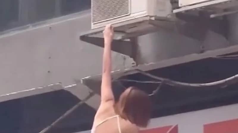 بالصور.. فتاة ليل تحاول الهروب من الشرطة