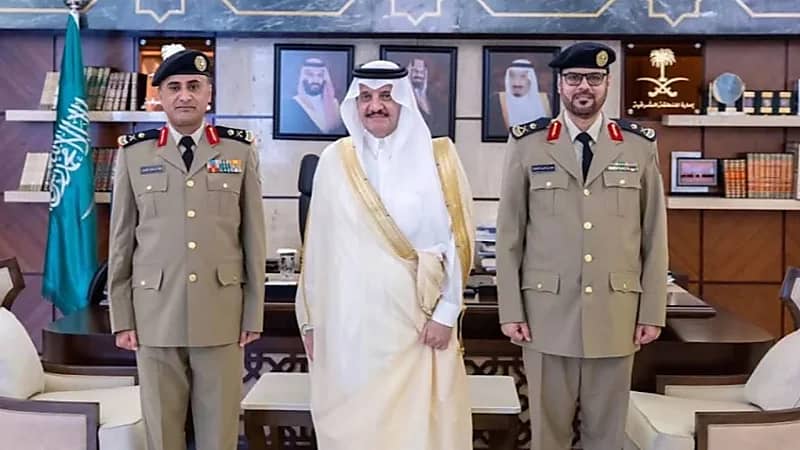 أمير المنطقة الشرقية يُقلِّد قائد قوة أمن المنشآت رتبته الجديدة