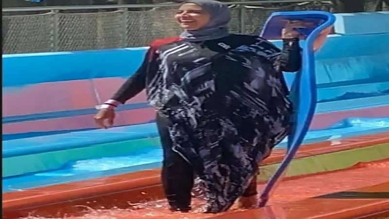 حنان ترك تظهر بالبوركيني داخل حمام سباحة وتثير الجدل بين جمهورها " صور "