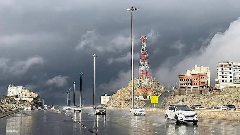 المسند: أمطار متوسطة إلى غزيرة متوقعة في مكة المكرمة وجدة غدًا