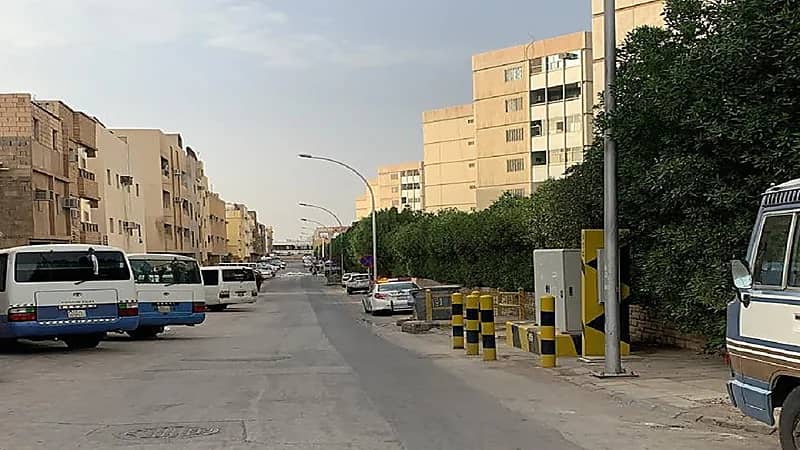 "المرور" يتفاعل مع شكوى الوقوف الخاطئ للسيارات بحي الوزارات