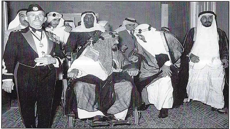صورة نادرة للملك عبدالعزيز بصحبة الملك "سعود" قبل 68 عاما