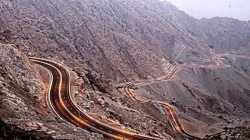 الأمطار تتسبب في إغلاق طريق الهدا مؤقتًا